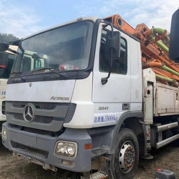 2013 49м 56м 62м Эффективное дистанционное управление Бетонный насос 50м Вертикальный охват совместим с большинством грузовиков