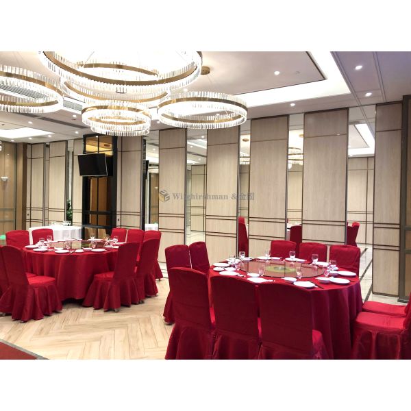 Aluminum Alloy Frame And Tempered Glass Panel Bed and Breakfast Separation Wall Designed To Enhance Privacy And Style In Guest Accommodations