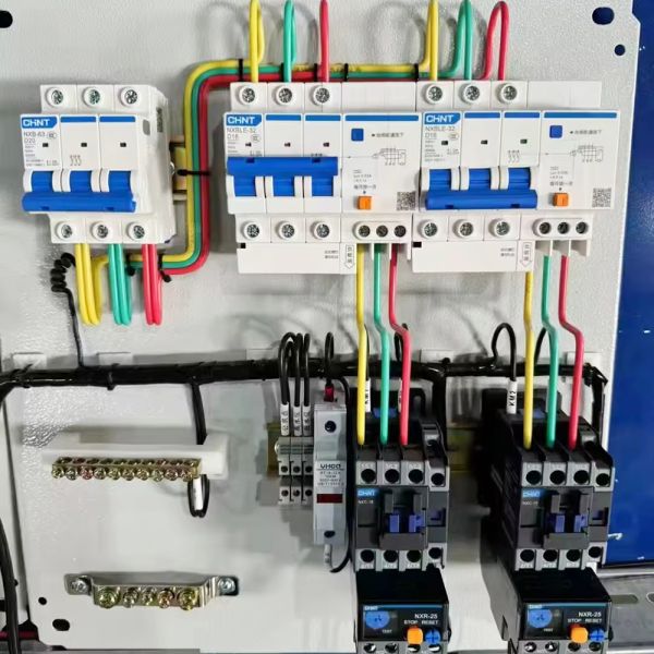 Customizable Double-Door Distribution Panel with IP54 Protection and Hot-Dip Galvanized Steel for Indoor and Outdoor Use