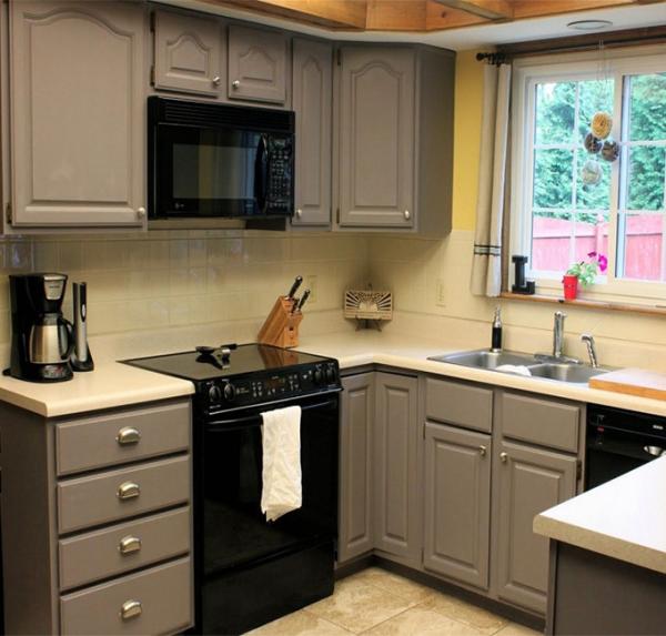 White Color White Shaker Kitchen Cabinets , Pre Assembled Kitchen Cabinets
