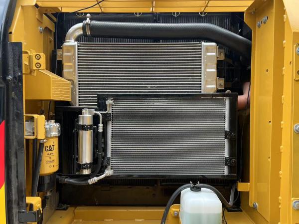 Em bom estado de utilização Excavadora hidráulica Cate 320D com motor modelo CAT C6.4ACERT