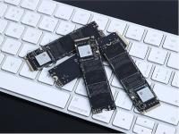 SATA III インターフェースと 10Gbps までのデータ転送速度を持つ安価な 256GB SSD 内部ハードドライブ