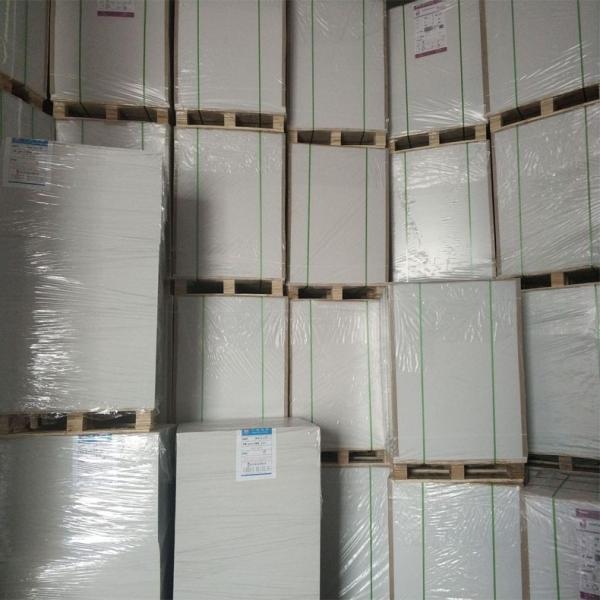 Placas de fabricação de papel recicladas de celulose fabricadas a partir de material de celulose misturada
