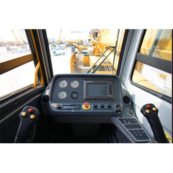 56.8m Max Lifting Height  XCT35 35t Crane Truck For Construction mobile