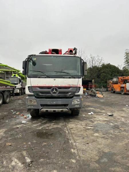 Pompe à béton type cylindre 2013 San Y 62m sur Benz 10*4 camion parfait état d'origine