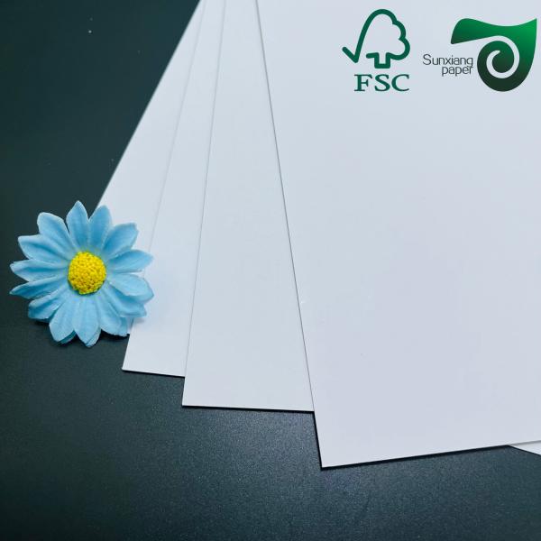 1 mm 820 g de carton blanc FSC avec couche moyenne grise 2 couches de carton laminé 31  43 