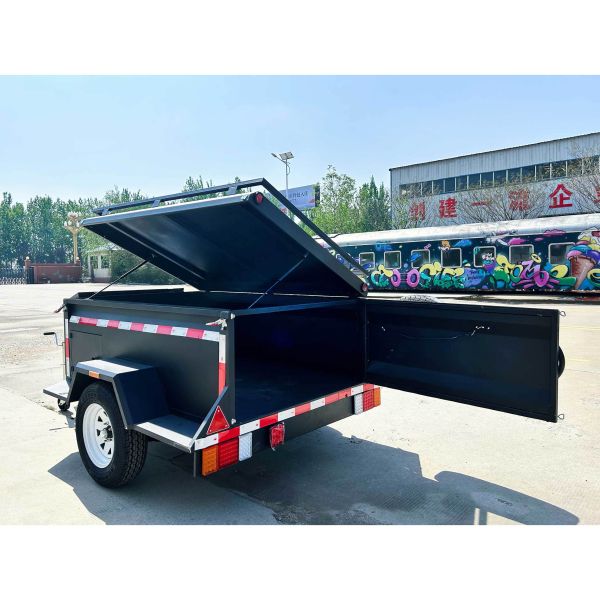 Remorque de camping à essieu simple noire pour le camping en plein air