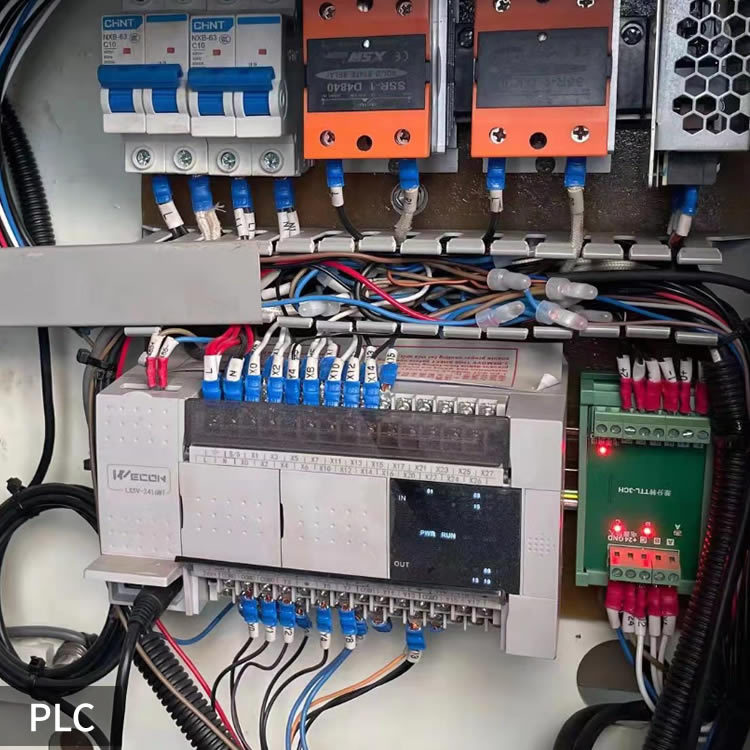 Умная полноавтоматическая машина упаковки LCD подушки показывает управление PLC