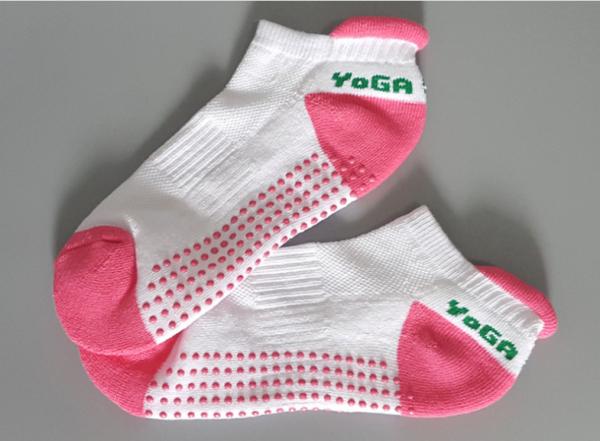 High Elasticity Yoga Grip Socks Soft Hand Feeling With Anti Slip PVC Dots Bottom