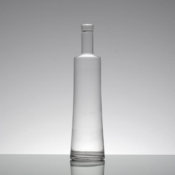 Customized Crystal Glass Juice Bottle from Italy with Cork Sealing Type