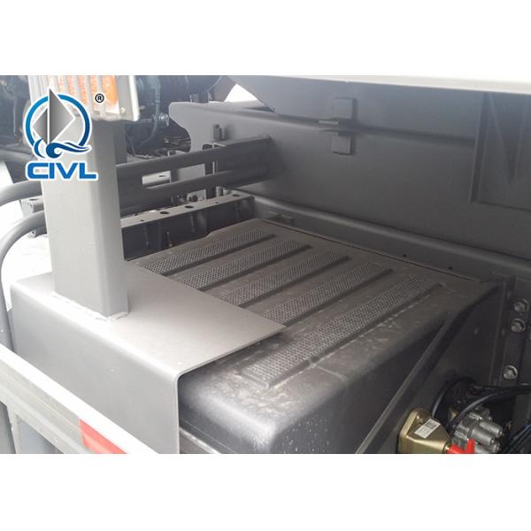 All Wheel Drive Heavy Duty Dump Truck For Transport Operations Oil Mining