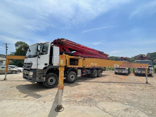Pompes à béton montées sur un camion 56 mètres Machine utilisée pour la construction de béton pour les projets