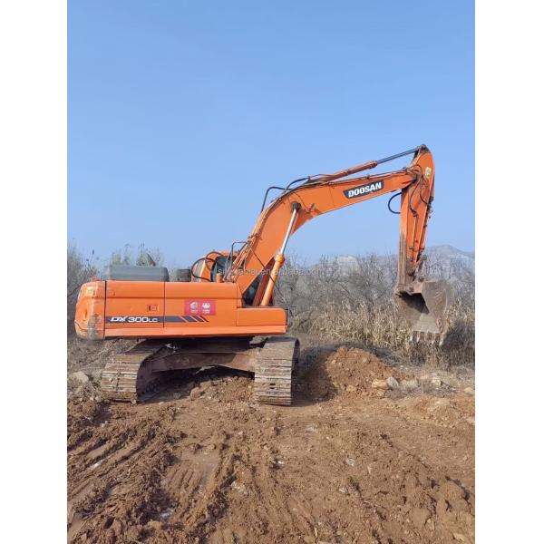 29500 kg de segunda mano DOOSAN DX300 Excavadora 151KW Apto para el trituración y asequible