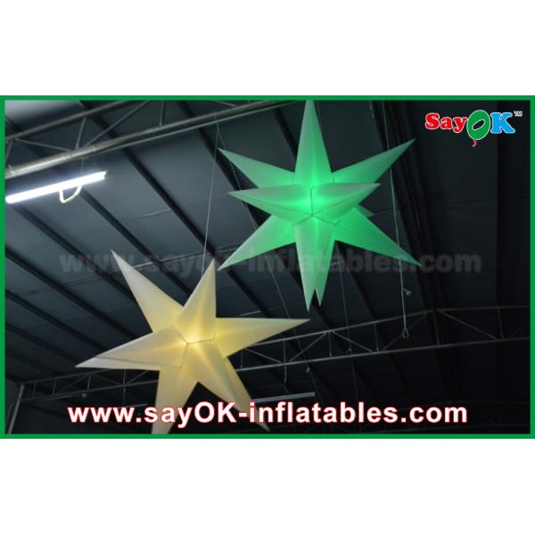 1.5m DIAはCellingのLEDの薄い色の変更が付いている膨脹可能な星の気球を掛けます