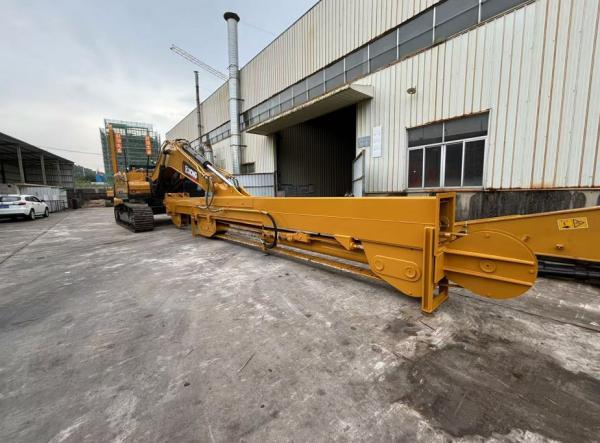 Hydraulic Excavator Arm Telescopic Boom Extends Up To 32 Meters With 1.5cbm Clamshell Bucket