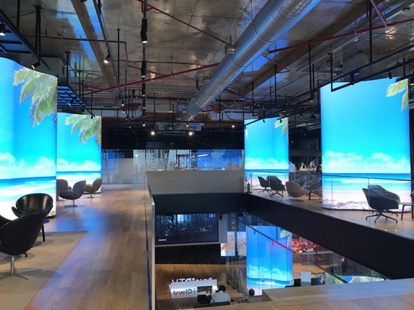Monitores de LED flexíveis P2.5 internos SMD Full Color RGB Tela de LED circular curva suave