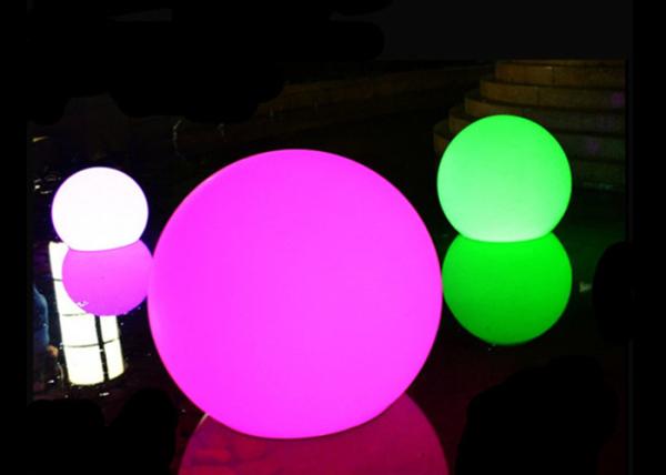 Cor romântica que muda a lâmpada da bola do fulgor do diodo emissor de luz recarregável para o jardim/jarda