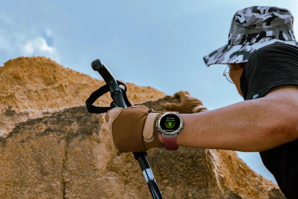 DM58 Smart Watch with 1.43 AMOLED Display and 170 Sport Modes