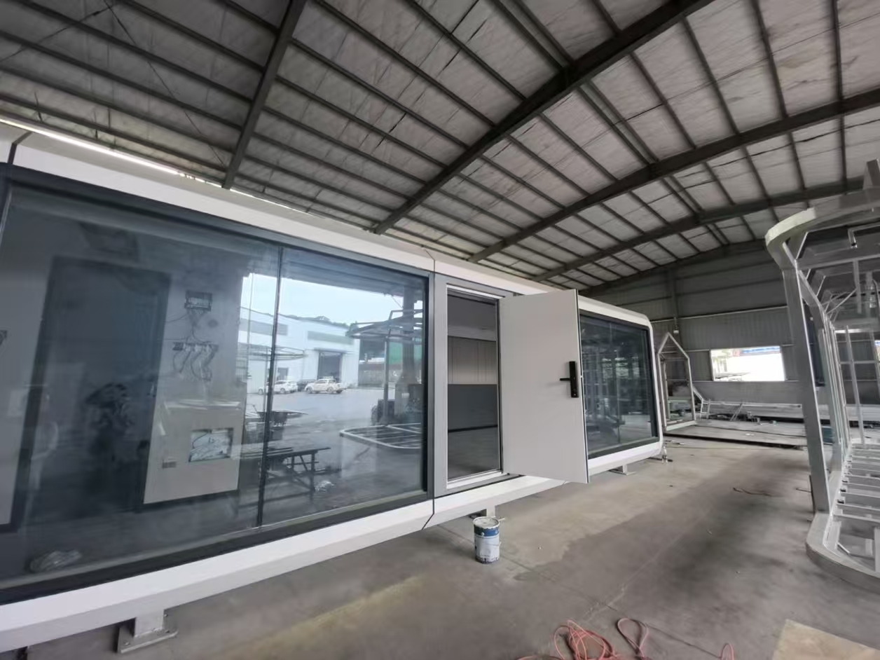 Modern Fashion Luxurious Portable Prefabricated Steel Structure Mobile Homes Factory Cheap Price Waterproof Space Capsule Design