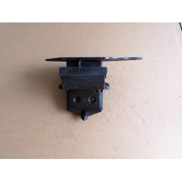 Автозапчастей приемистости Dmax ноги двигателя 4JA1 4JH1 сторона резинового валика двигателя 8972349772 передняя левая