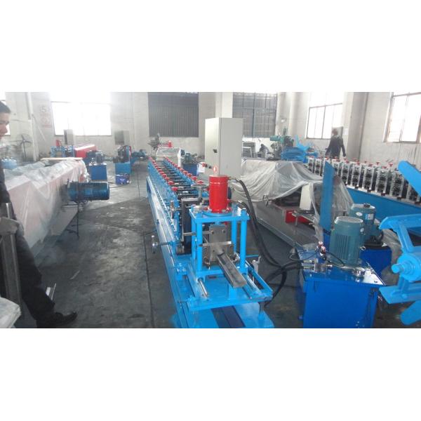 Гидровлический привод с цепной передачей вырезывания гальванизировал завальцовку рельса двери стального листа формируя силу машины 7.5Kw главную