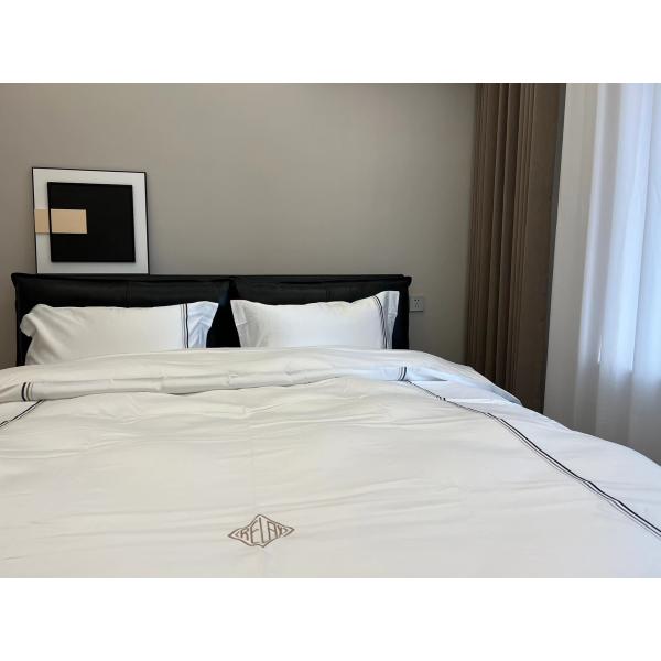 Classic Hotel Double Bed Modern Solid Wood King Bed