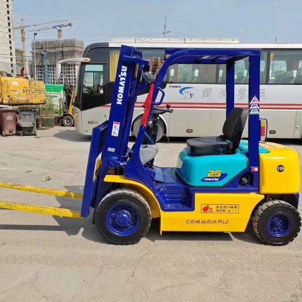 Komatsu 2.5 Ton Used Diesel Forklift 3m Lifting Height 2 Masts Stages