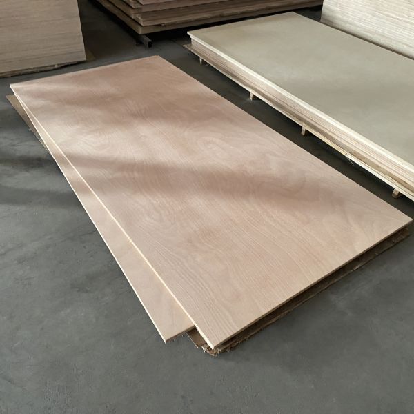 Decorative Birch Core Plywood High Flatness Zero Formaldehyde Board For High End Interior