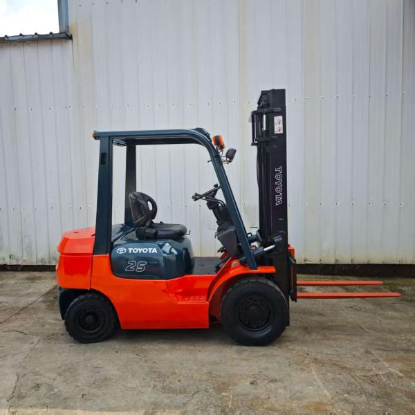 Used Original Japan For Toyota Forklift 3 Ton Gas/Diesel System GLP Fd30 3 Stage Mast Engine Forklift Stock For Sale