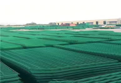 Голубой и желтый Pvc 3x2 покрыл сваренную ячеистую сеть для загородки изоляции мастерской
