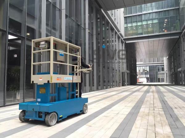 Caminhão automotor mastro duplo montado do elevador aéreo para prédios de escritórios