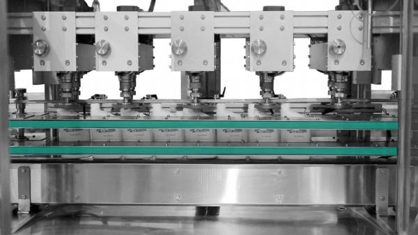 Machine de couvercle automatique de bouteille linéaire 6000BPH en acier inoxydable