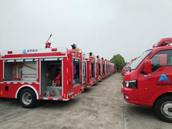 Dongfeng 6 Wheels 1 Ton Fire Fighter Vehicle Water Tank Fire Fighting Truck