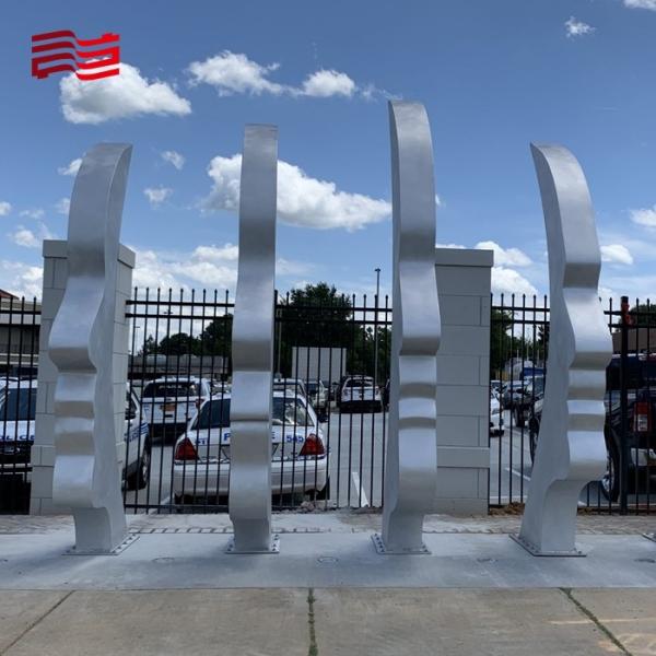 Large Outdoor Metal Sculptures Presenting Bold Expressions Add Drama And Excitement To Outdoor Environments