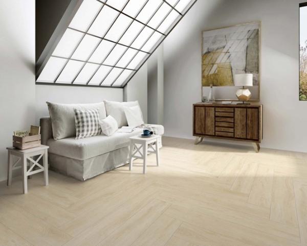 Des bandes de porcelaine en bois gris et beige de 200x1000 mm pour salle de bain et projet
