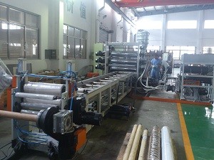 Прозрачная линия экструзирования мягкого пВХ для занавесных листов с одношрубным экструзером