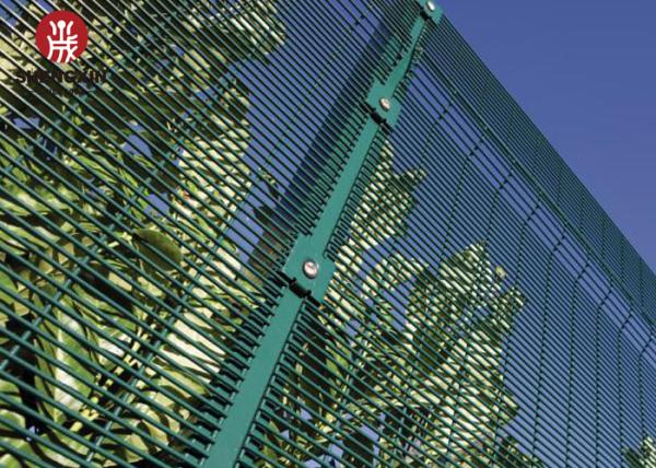 Shear Resistant 4.5mm 358 Security Fencing Jail Wire Fence