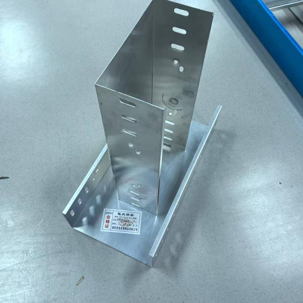 Silver Aluminum Ventilated Trough Cable Tray Indoor / Outdoor Cable Management