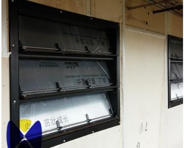 Janela de ventilação plástica da entrada de ar do teto para a casa da exploração agrícola de galinha das aves domésticas do porco