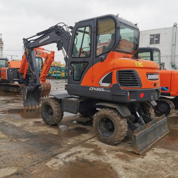 DOOSAN DX60W Excavator Affordable and Energy-Saving for Crushing Used Hand Excavators