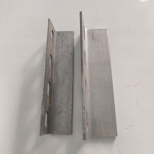 Water Resistant Slotted Angle Bar Pre Punched Angle Iron Q235 Base