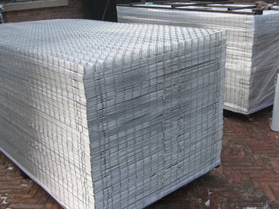 Hot Dipped Galvanized Metal Wire Mesh , Fencing Welded Wire Cloth 0.9 X 30 M Roll