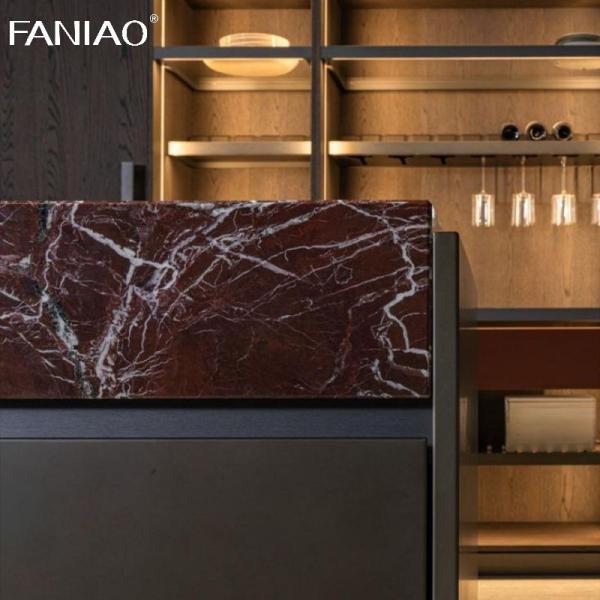 Модульная современная домашняя кухня с винным шкафчиком