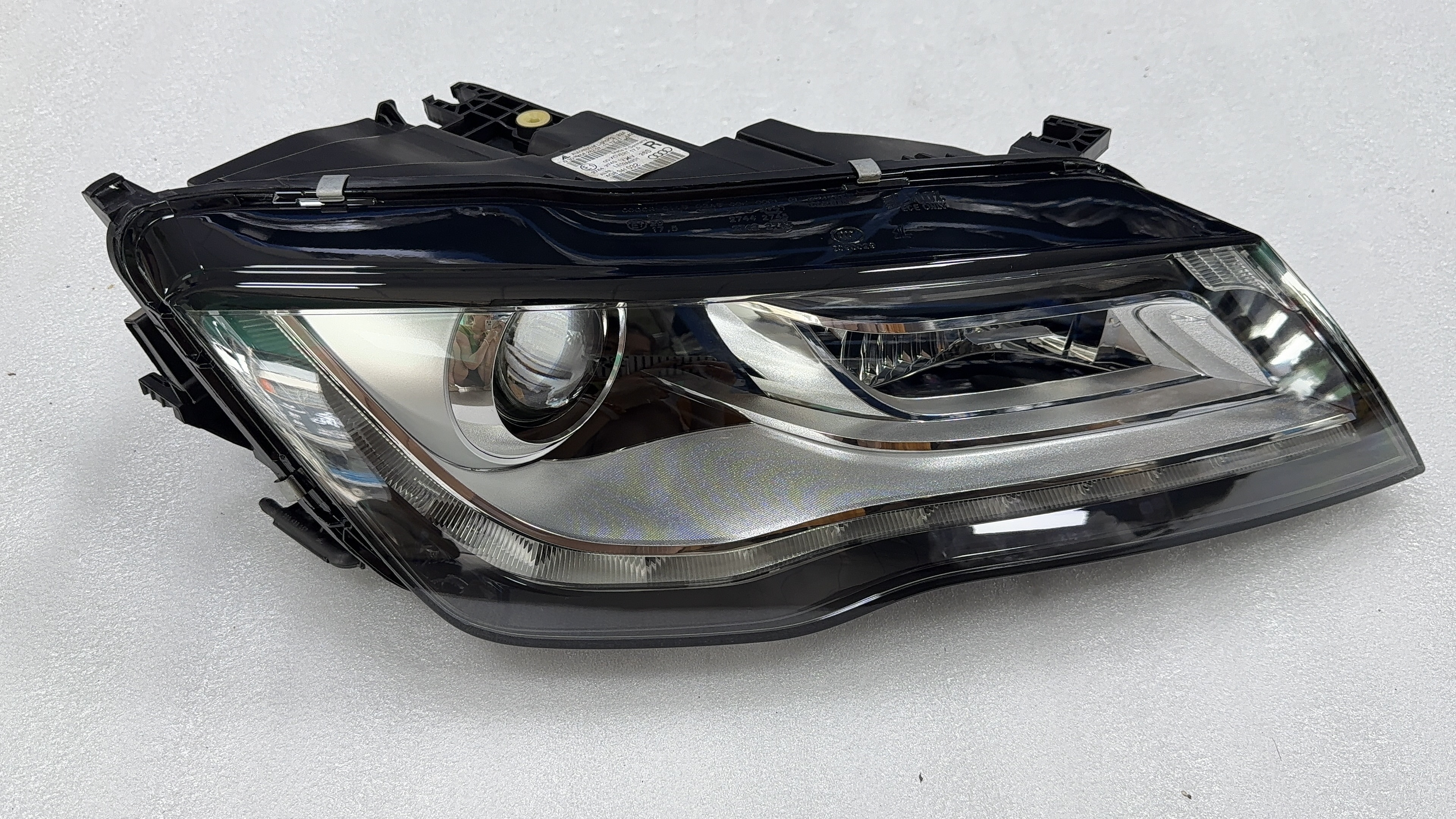 2012 A7 right headlight, part number: 4G894 1044B