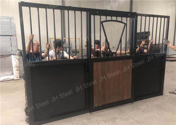 Черный порошок покрыл древесину двери стойла лошади 4.2m бамбуковую твердую