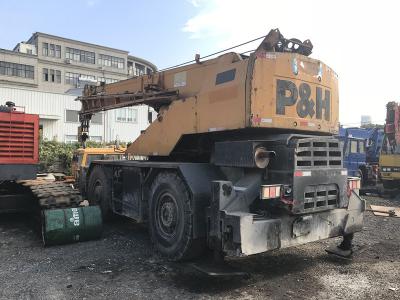 O guindaste móvel de 25 toneladas de terreno áspero de Kobelco usou o motor de Mitsubishi de 4 crescimentos da seção