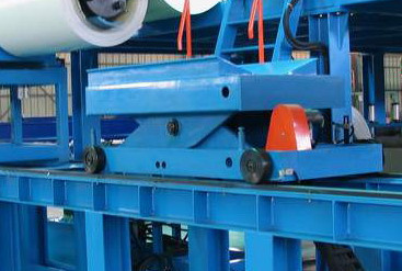 5.5KW PLC Control PU Sandwich Panel Производственная линия с автоматическим ручным распылителем