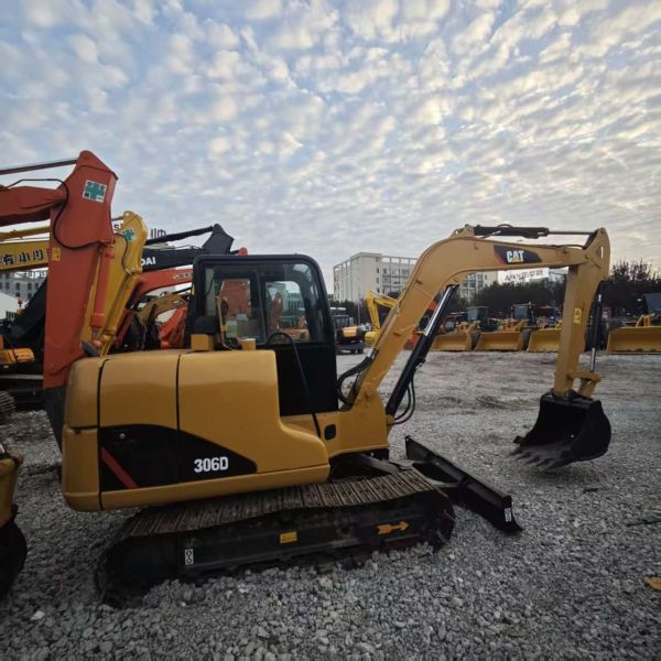 Used Caterpillar 306D Tracked Excavator with 400mm Wide Tracks for Stable Small-Scale Demolition