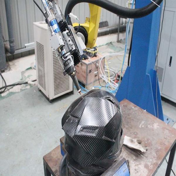 Raycus Laser Source 6 Axis 3D Robot Laser Cutter использование для шлемов из стеклянного волокна, шлемов из углеродного волокна, шлемов из кевлара и т.д.