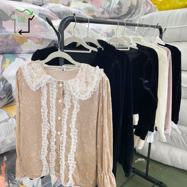 Mixed Size Women Velvet Second Hand Clothes Cardigan Style Long Sleeved Velvet Clothing